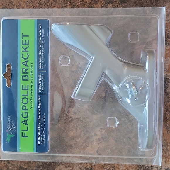 Hummingbird Haven Flagpole Bracket Fits 1 inch Flagpole.   B3 - Picture 1 of 5